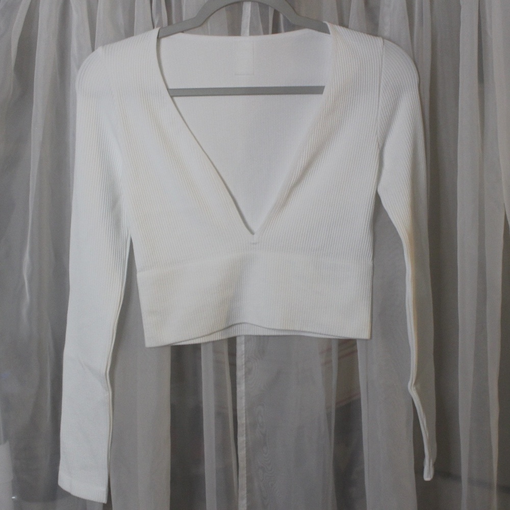 DYNAMIC Women's White V-neck Ribbed, long sleeve Cropped Top (ONE SIZE)